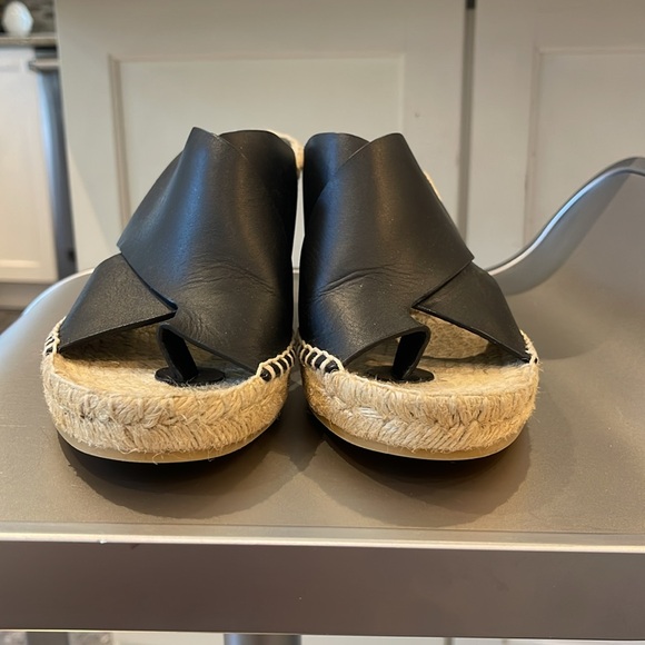 VINCE SURAYA BLACK LEATHER TOE LOOP 2.5” WEDGE ESPADRILLE HEEL. 9/8.5 - Picture 6 of 7